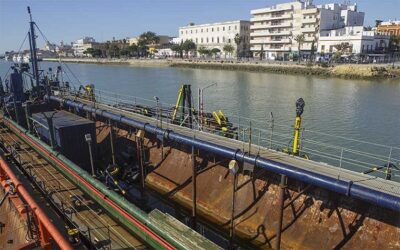 El Puerto de Cádiz realiza dragado de mantenimiento en Puerto de Santa María