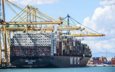 Las navieras desvían sus operaciones al Puerto de Valencia por conflicto en el Mar Rojo