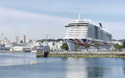 Récord histórico en A Coruña: el puerto recibe cinco cruceros y más de 15.000 visitantes en un solo día