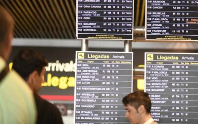 Incidencia informática y falta de personal provocan largas colas y pérdida de vuelos en Barajas