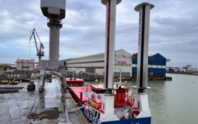 El Puerto de Sevilla acoge al Eems Traveller, un buque pionero que impulsa la navegación marítima sostenible