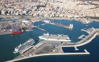 El puerto de Málaga completa por primera vez dos operaciones de suministro de GNL a buques en fondeo
