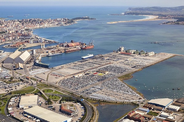 El puerto de Santander eleva un 3,7% su tráfico hasta agosto y apunta a un nuevo máximo